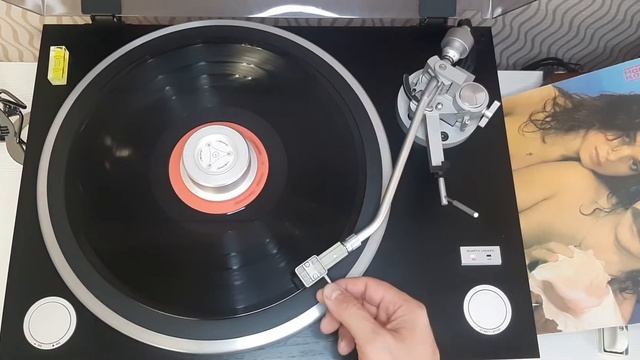 Наверно у всех такое бывает.Как ломается игла .Виниловый проигрыватель. смотреть онлайн