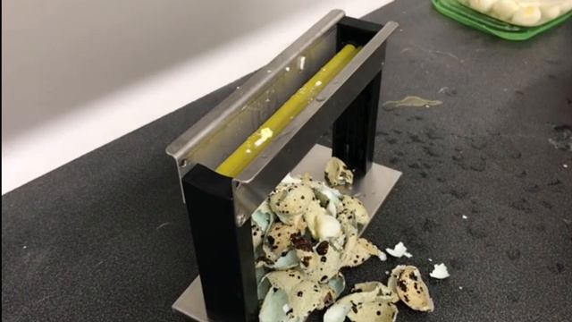 Как пользоваться ручной машинкой для очистки перепелиных яиц? смотреть онлайн