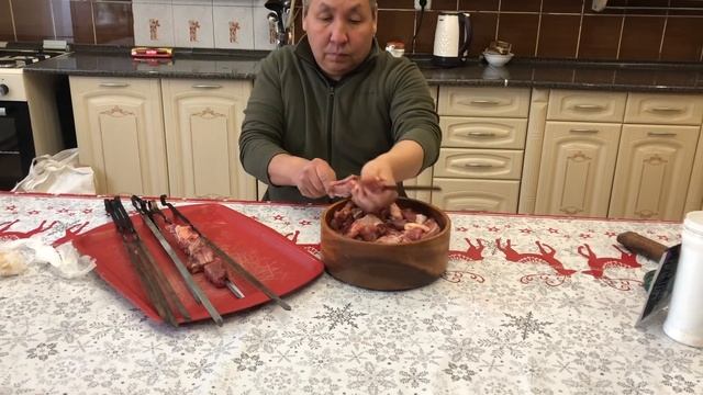 Жарим шашлык в -52 cooking kebab at -50 Celsius in Yakutia смотреть онлайн