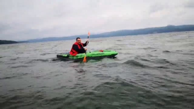 Kayak Challenger K1 in stormy lake смотреть онлайн