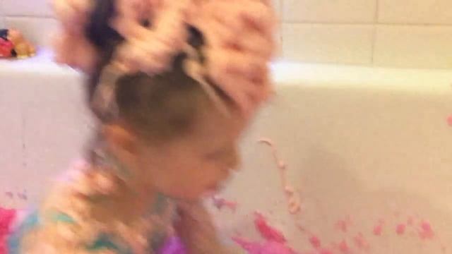 Желейная ванная растим КРАСНЫЙ снег в ванной Gelli Baff смотреть онлайн