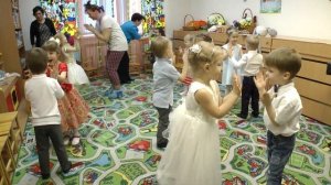 "Песня про маму" (средняя группа). Детский центр "РУЧЕЁК".