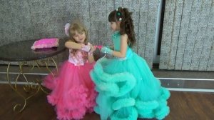 Маргарита и Диана на КОНКУРСЕ КРАСОТЫ самые пышные платья ДЛЯ ДЕВОЧЕК