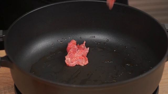 Этот простой трюк сделает нежной даже жесткую говядину. Рагу с огурчиками за 40 минут смотреть онлайн