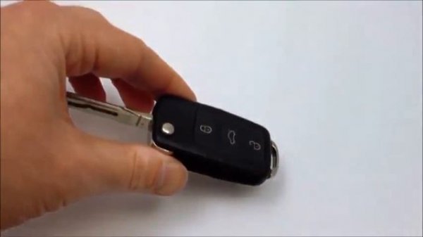 Как правильно поменять батарейку в ключе Volkswagen.