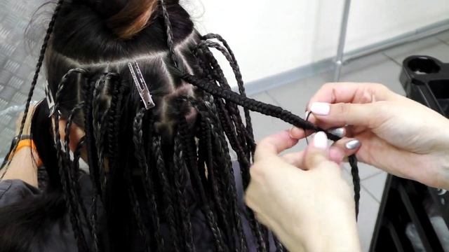 Как заплести де косы. Вплетение двойных афрокос. смотреть онлайн