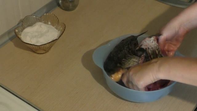 СЕКРЕТ! КАК ПОЖАРИТЬ КАРАСЕЙ БЕЗ КОСТЕЙ смотреть онлайн