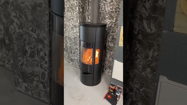 Рабочий печь-камин с тремя стёклами в ШоуРуме #ПечиГорбунова смотреть онлайн