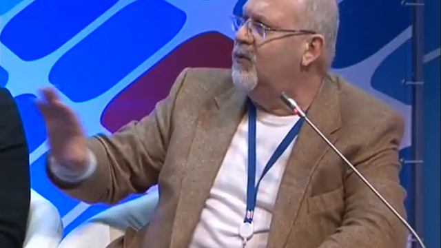 Встреча без галстуков на Красноярском экономическом форуме. Выступление Эдуарда Фиякселя смотреть онлайн