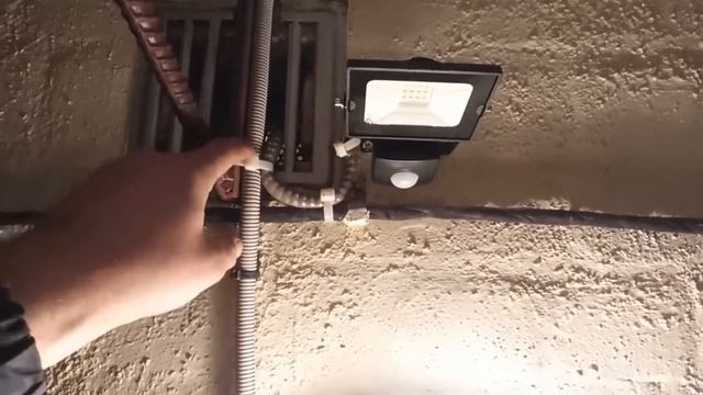 Установка Led лампы с датчиком движения смотреть онлайн