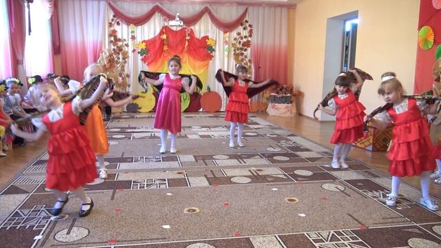 Танец с платками "Маков цвет" в детском саду (ст.гр. 5-6 лет) смотреть онлайн