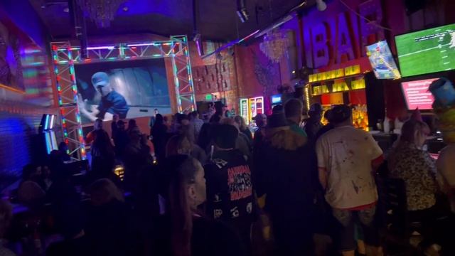 ?США…ПРИГЛАСИЛИ ПРЕЗЕНТОВАТЬ нашу выпечку… Большое Пати для сотрудников госпиталя… Халлоувин смотреть онлайн