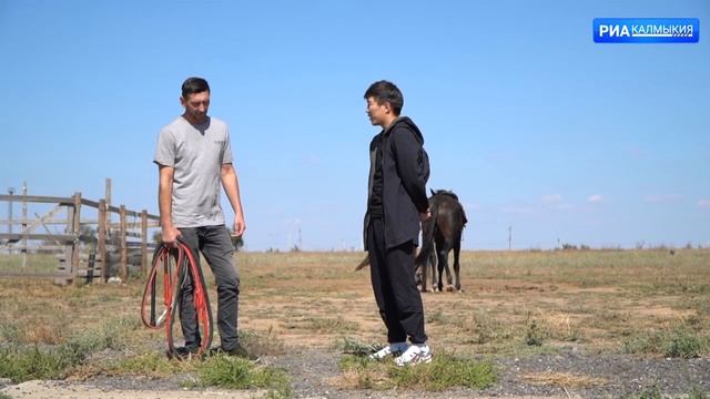 Атаман казачьего округа Ирландии приехал в родную Калмыкию, и поделился о своей работе за рубежом смотреть онлайн