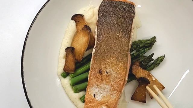 Perfect Crispy Skin Salmon on the BEST Induction Cooktop of 2021 | Hestan Cue смотреть онлайн