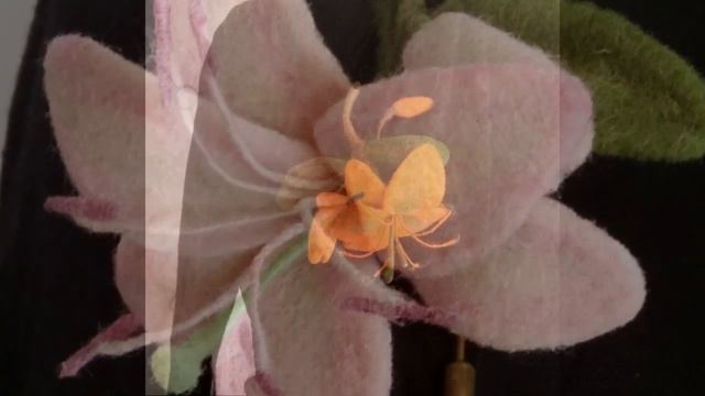 Брошь из шерсти "Лилия" / Felted wool brooch "lily flower" смотреть онлайн