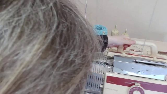 Резинка 1х1 и жемчужная резинка на вязальной машине brother kh230 /kr230 смотреть онлайн