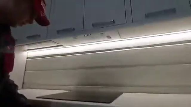 Обзор кухни иркутск , монтаж кухни, установка кухни, камень, встроеная техниика, блюм фурнитура. смотреть онлайн
