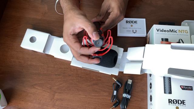 Rode VideoMic NTG VS Audio Technica At2020 | Battle of the Youtube Mics! смотреть онлайн