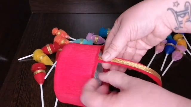 Шикарная корзина цветов из фатина и Чупа-Чупса на 8 марта своими руками| Как сделать букет цветов смотреть онлайн