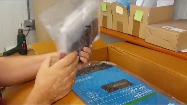 Unboxing a Victron Energy EasySolar-II GX смотреть онлайн