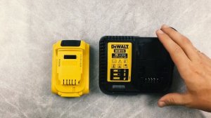 Как правильно зарядить батарею электроинструмента DeWALT