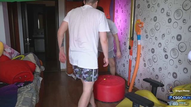 ZLOY РАСПАКОВЫВАЕТ И СОБИРАЕТ ГЕРМАНА / НАПОЛЬНАЯ БОКСЕРСКАЯ ГРУША / ZLOY ROFLS