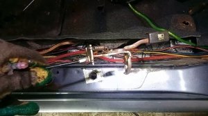 замена тросика лючка бензобака mitsubishi outlander 1 2.0 2.4 не открывается , замёрз , закис