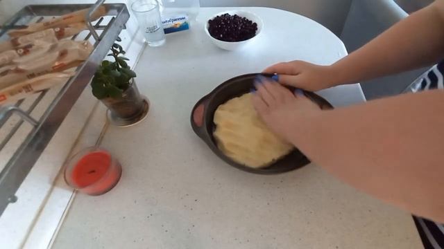 Я не пропала!Я болею,?♀️Испекла пирог с чёрной смородиной и запивала АнтиГрипином. смотреть онлайн