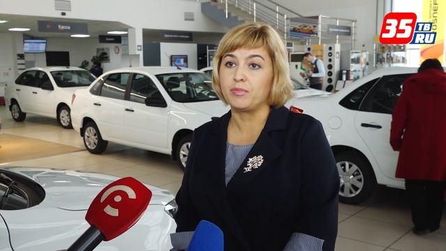 12 автомобилей вручили вологжанам, пострадавшим при несчастных случаях на производстве смотреть онлайн