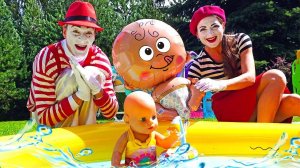 Кукла БЕБИ БОН и большой надувной пупс! Весёлые игры для девочек в дочки матери с Baby Born