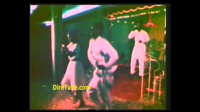 Ariel Pink DJ's Ethiopian cassettes on KXLU (2017) смотреть онлайн