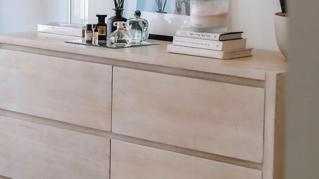 На поминках покойный муж дал жене знак открыть нижний ящик комода. От увиденного все оцепенели. смотреть онлайн