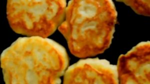 Два блюда из вчерашнего картофельного пюре.Картофельные котлеты и клёцки.