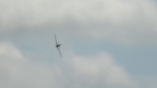 Переучивание и полеты на самолете Тукано Т-27 смотреть онлайн