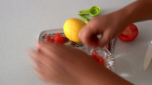 ОТБЕЛИВАЮЩАЯ МАСКА С ТОМАТОМ И ЛИМОНОМ смотреть онлайн