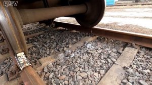 Зачем кладут ЛЯГУШКУ на рельсу! Вагонник. Железная дорога.