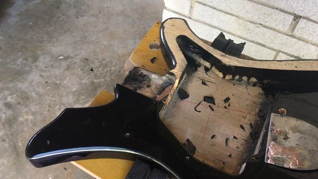 1970's Soviet Aelita Guitar Part 5A: Removing The Old Finish смотреть онлайн