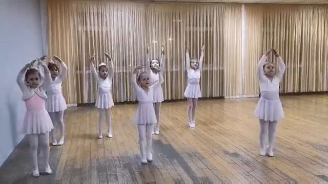 Ballerinas Dan's ( танец маленьких балерин) смотреть онлайн