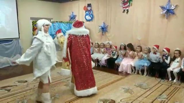 Танец Деда Мороза и Снегурочки смотреть онлайн