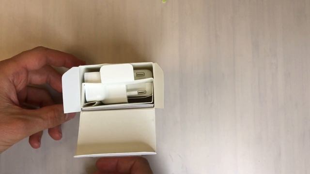 Apple 12W USB Power Adapter смотреть онлайн