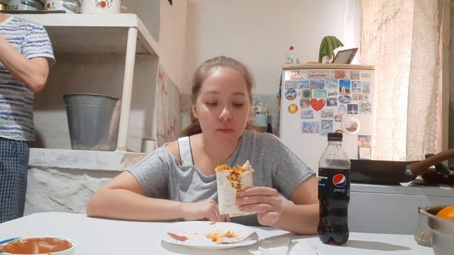 МУКБАНГ//ШАУРМА ДОМАШНЯЯ