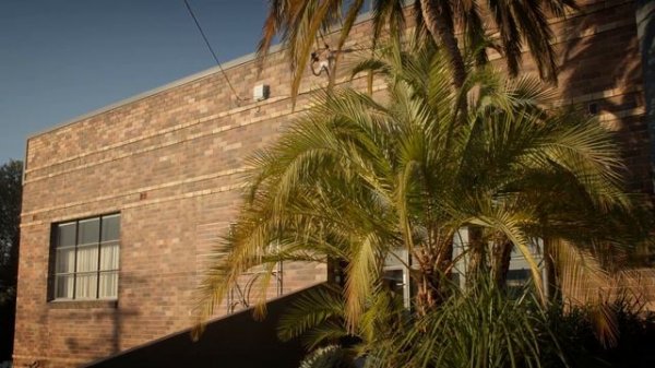 A Landscape Designer’s MODERN Office with Contemporary Furniture Throughout