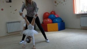 Научить ребенка делать колесо с 3х лет