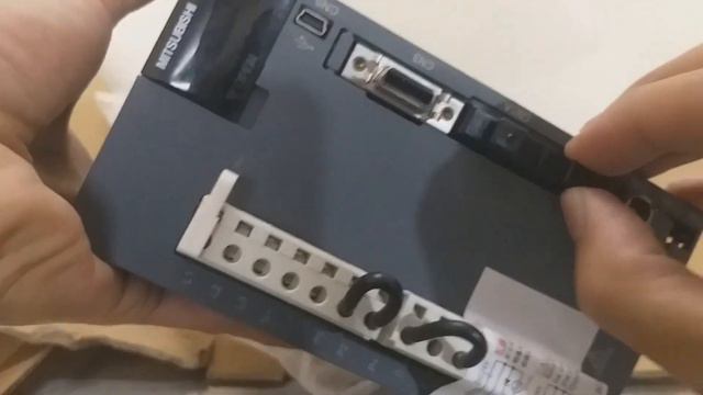 Bộ điều khiển servo amplifier Mitsubishi MR-J3-200B 220V 2kW смотреть онлайн