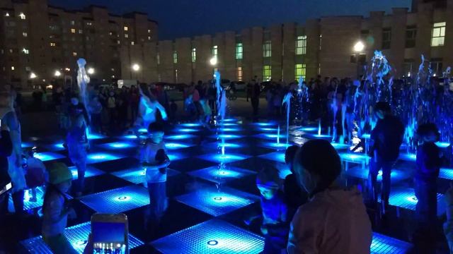 Музыкальные фонтаны ночью у Чувашского кадетского корпуса. Звезда по имени солнце. смотреть онлайн