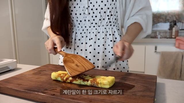 ENG)?집에서 짬뽕 만들고 생선까스 튀겨 먹는 소소한 일상. 복숭아 그릭요거트, 라면, 김밥, 비빔면, 대패 삼겹살, 삼겹살 볶음 смотреть онлайн