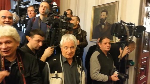 В очакване на церемонията в Президентството смотреть онлайн