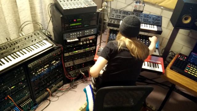 Jamming with Analog Synths, Akai MPC X, and Nord Wave (3) смотреть онлайн