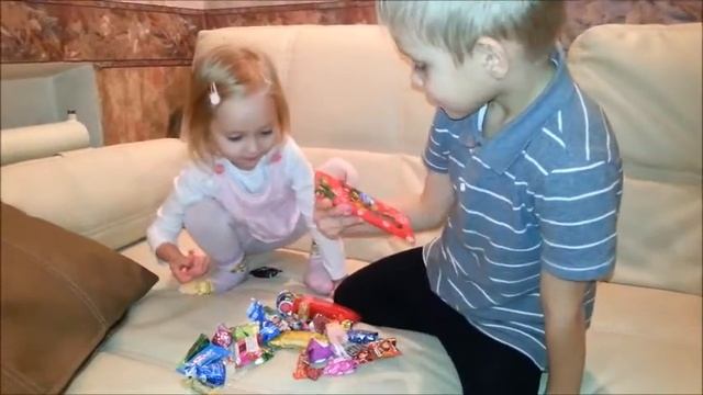 Детки-конфетки. Конфеты на новый год. Бесплатный подарок от города. смотреть онлайн