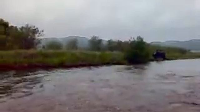 БМП-2 вброд через реку смотреть онлайн